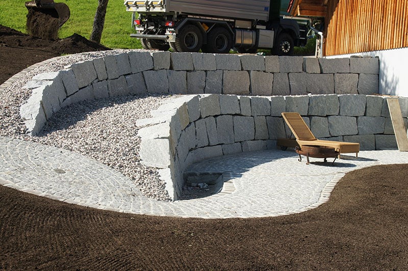 gartengestaltung_mit_granitsteinen