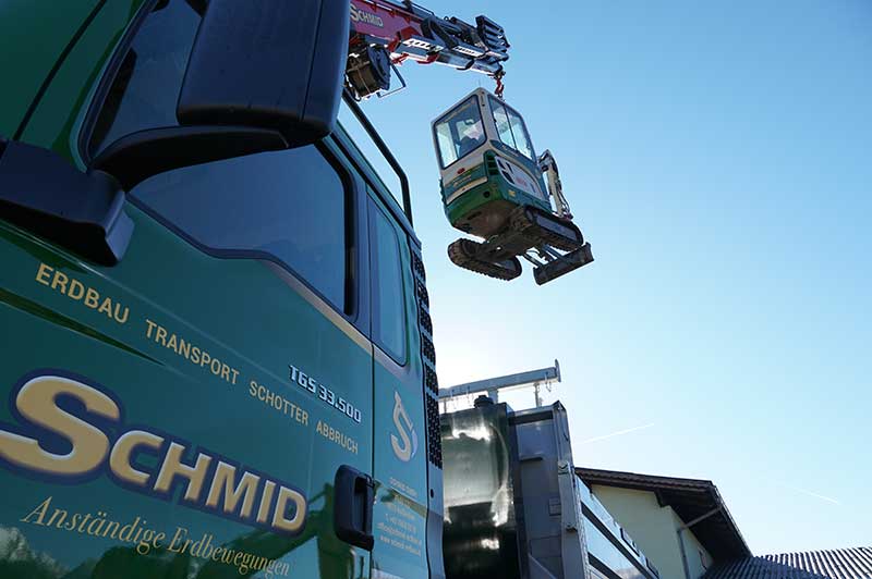 Verladung Bagger mit LKW-Frontkran