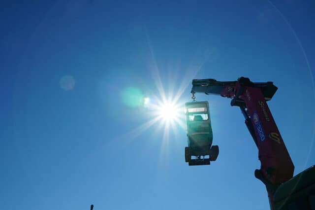 verladung_bagger_mit_LKW-frontkran