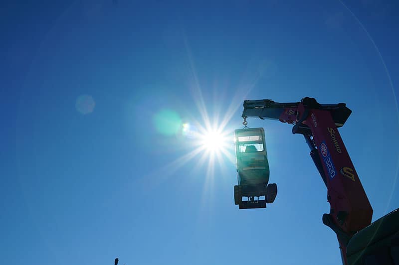 verladung_bagger_mit_LKW-frontkran