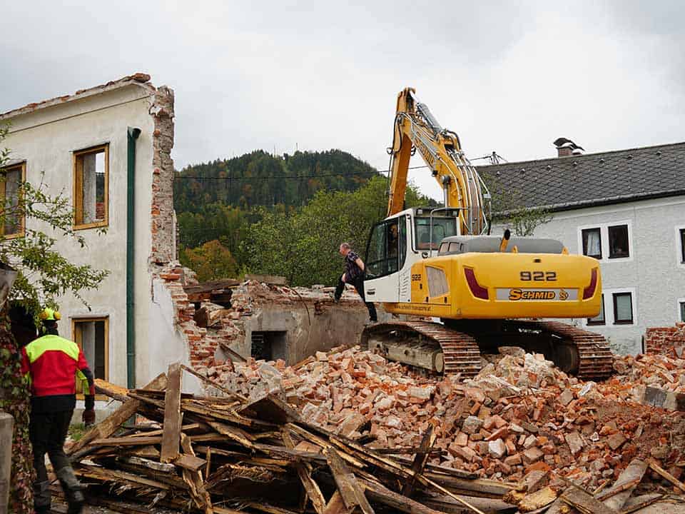 abbruch_eines_alten_wirtschaftsgebaeudes