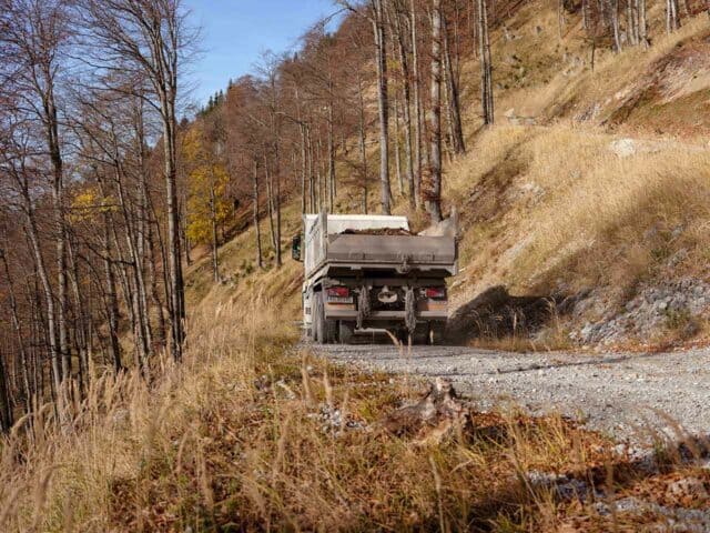 schmid_erdbau_job-portal_arbeitsplatz_LKW_fahrer_in