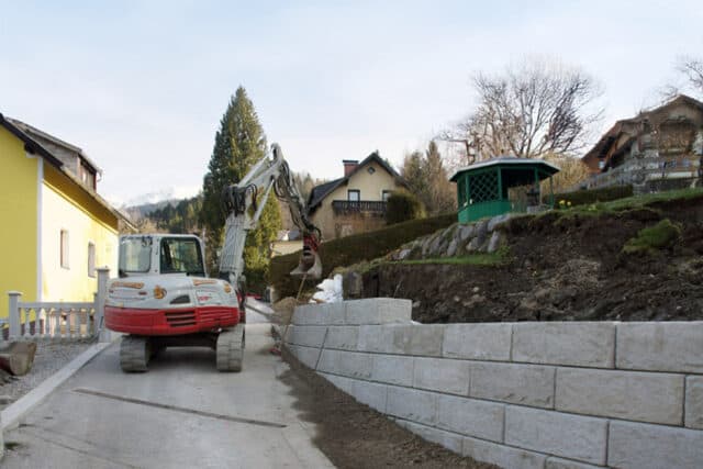 sw-recon_stuetzwandsystem_natursteinmauer_aus_beton