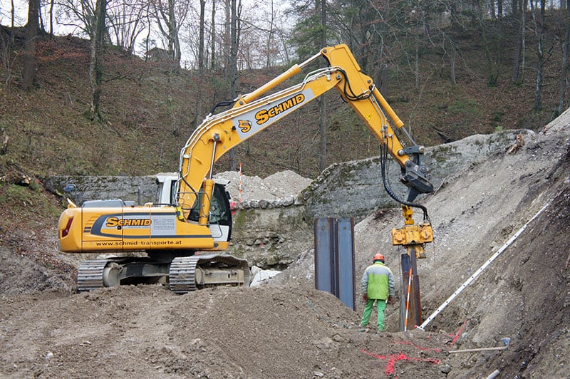 Fachgerechtes Spundwände setzen bei Baugrube