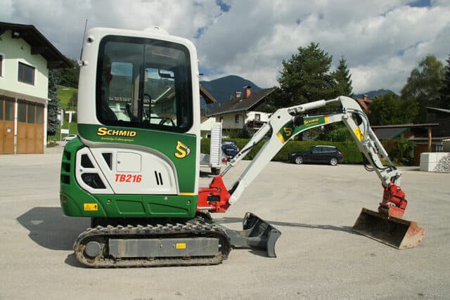 bagger_mieten_takeuchi_tb216