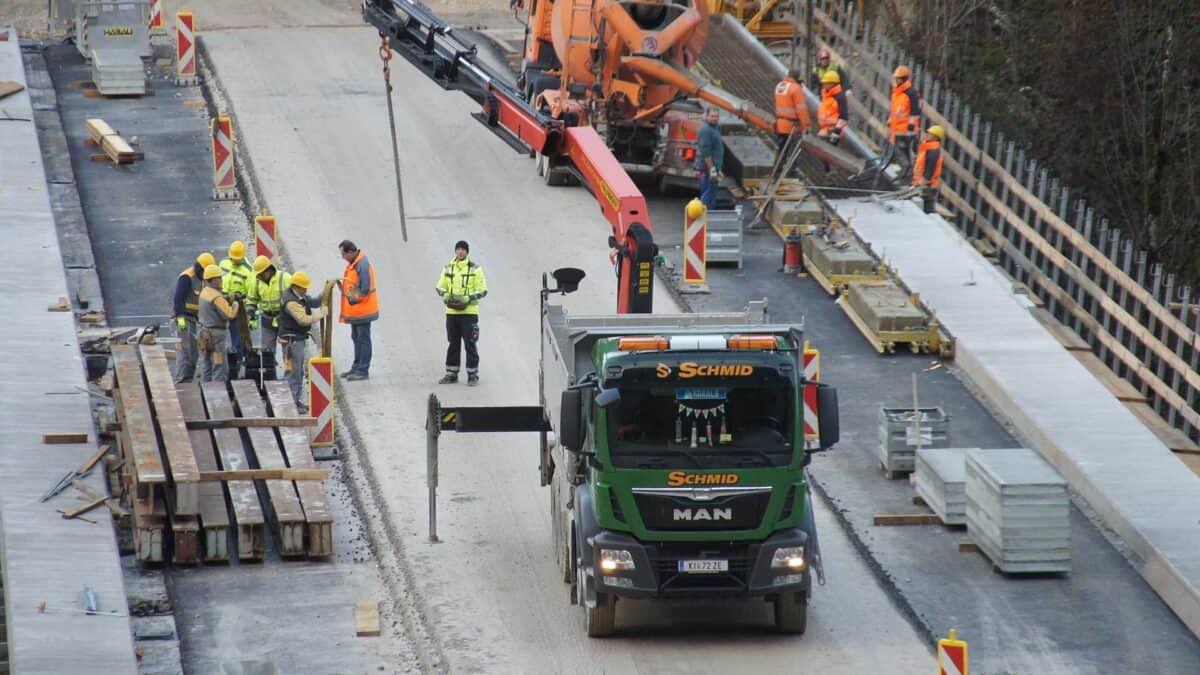 schmid_erdbau_ueber_uns_wir_sind_ihre_schnittstelle