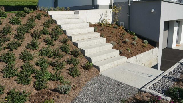SW-Stützwandsystem_rosenau_mit_steinstufen_und_böschungssicherung