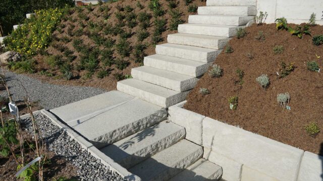 hangabsicherung_mit_SW-Stützwandsystem_rosenau_unterschiedliche_ebenen